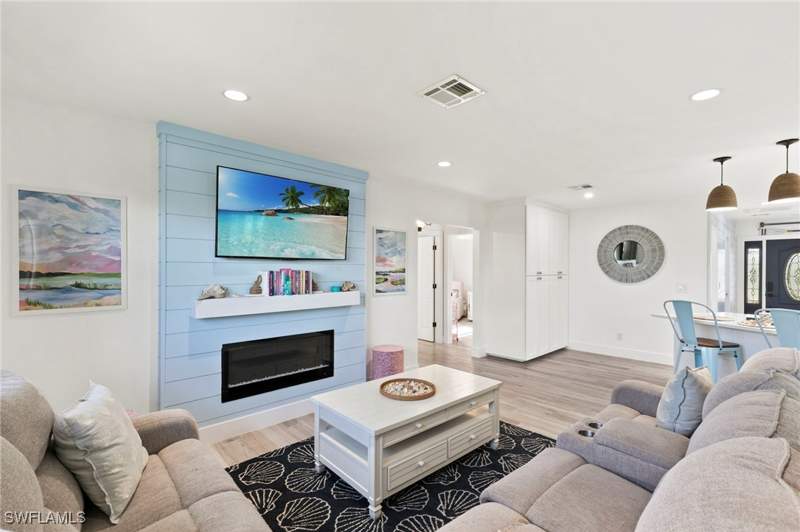 3 bedroom SingleFamilyResidence at 101 San Salvador St, Isles Of Capri, Naples — photo 5