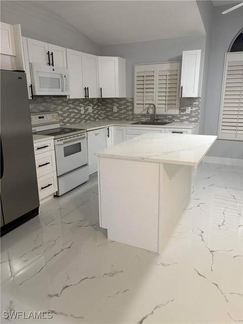 1025 Moon Lake Dr, Naples FL - photo 8 of 33