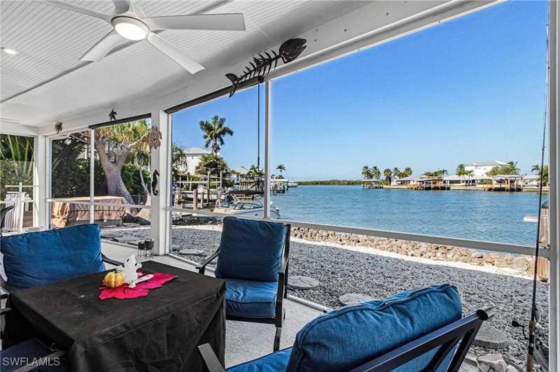 3 bedroom SingleFamilyResidence at 121 Jamaica Dr, Isles Of Capri, Naples — photo 1