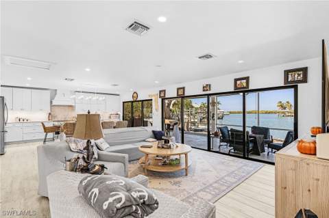 121 Jamaica Dr, Naples FL - photo 6 of 34