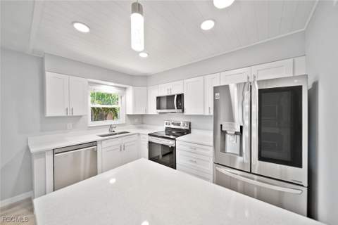 16881 Davis Rd 721, Fort Myers FL - photo 9 of 23
