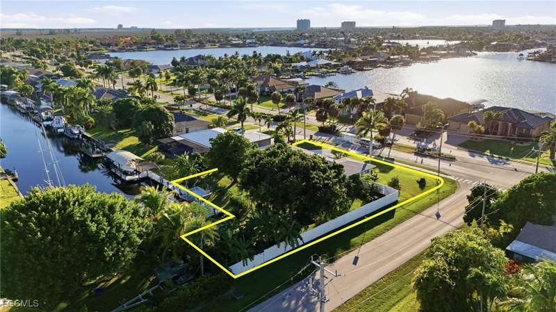 3 bedroom SingleFamilyResidence at 5229 Pelican Blvd, Cape Coral, Cape Coral — photo 4