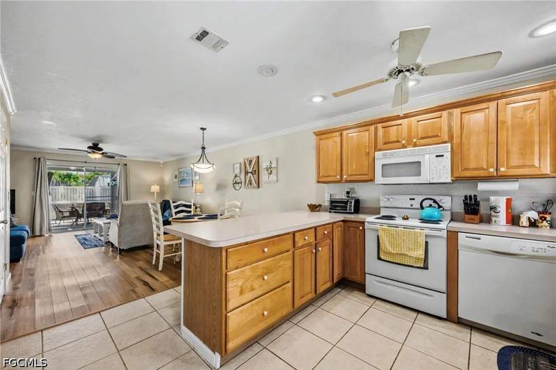 2 bedroom Townhouse at 6777 Winkler Rd D 150, Regency Condo, Fort Myers — photo 2