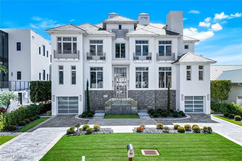 5 bedroom SingleFamilyResidence at 260 Channel Dr, Conners, Naples — photo 1