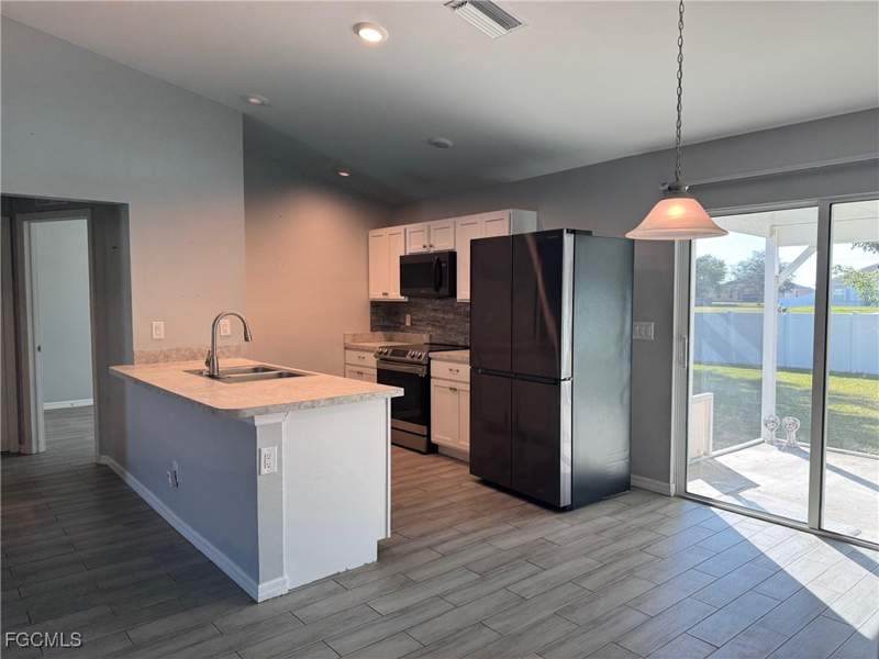 3 bedroom SingleFamilyResidence at 202 NW 27th Ave, Cape Coral, Cape Coral — photo 2