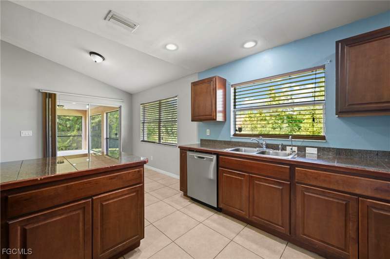 3 bedroom SingleFamilyResidence at 723 Newell St E, Lehigh Acres, Lehigh Acres — photo 2