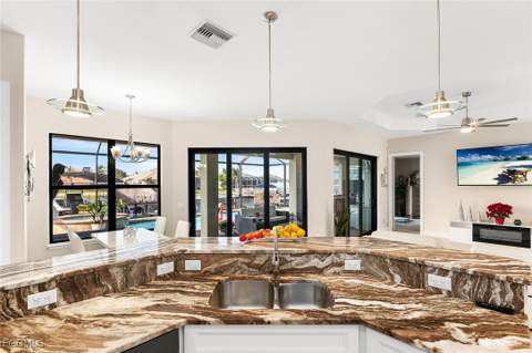 302 NW 32nd Pl, Cape Coral FL - photo 15 of 45