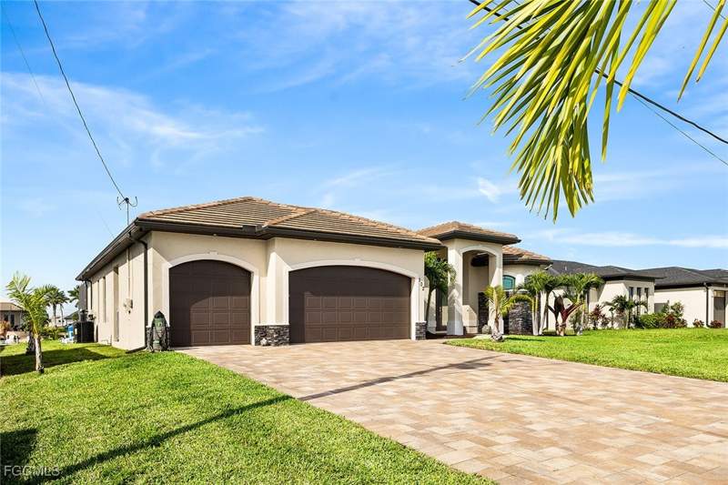 3 bedroom SingleFamilyResidence at 302 NW 32nd Pl, Cape Coral, Cape Coral — photo 5