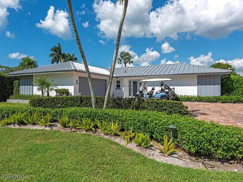 2 bedroom SingleFamilyResidence at 595 Wedge Dr, Moorings, Naples — photo 1