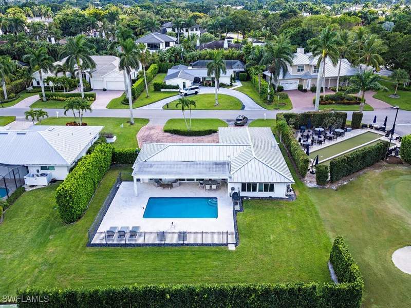 2 bedroom SingleFamilyResidence at 595 Wedge Dr, Moorings, Naples — photo 4