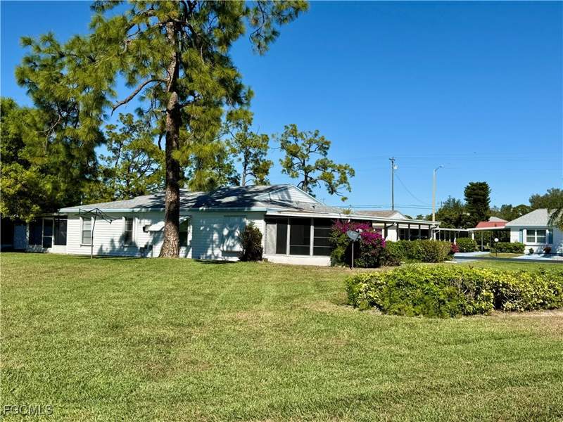 2 bedroom Attached at 7 Desert Candle Cir, Pinewood Condominium, Lehigh Acres — photo 3