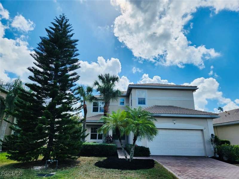 6 bedroom SingleFamilyResidence at 11079 Sparkleberry Dr S, Botanica Lakes, Fort Myers — photo 3