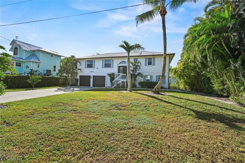 5 bedroom SingleFamilyResidence at 1570 Avion Pl, Avion Park, Naples — photo 3