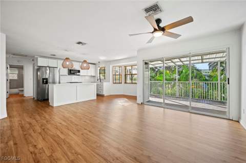 1570 Avion Pl, Naples FL - photo 9 of 31