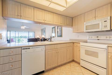 16000 Bay Pointe Blvd 306, North Fort Myers FL - photo 11 of 40