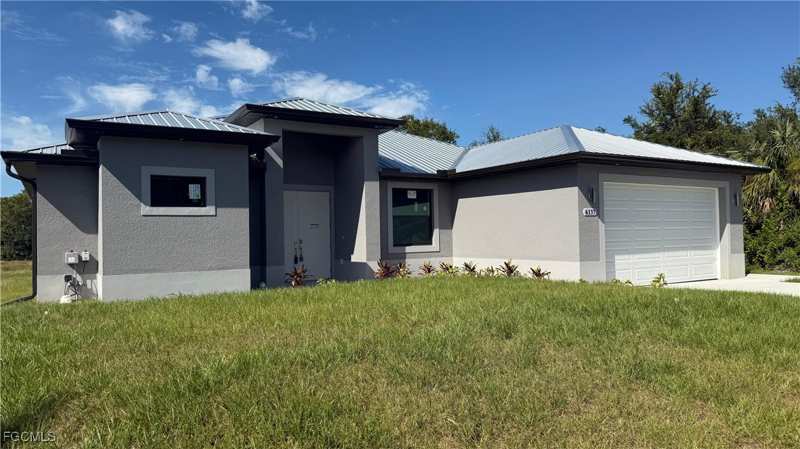 3 bedroom SingleFamilyResidence at 6137 Higgins Ave, Fort Myers, Fort Myers — photo 1