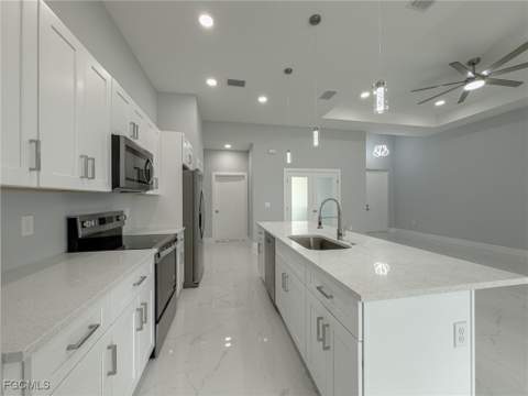 6137 Higgins Ave, Fort Myers FL - photo 6 of 32