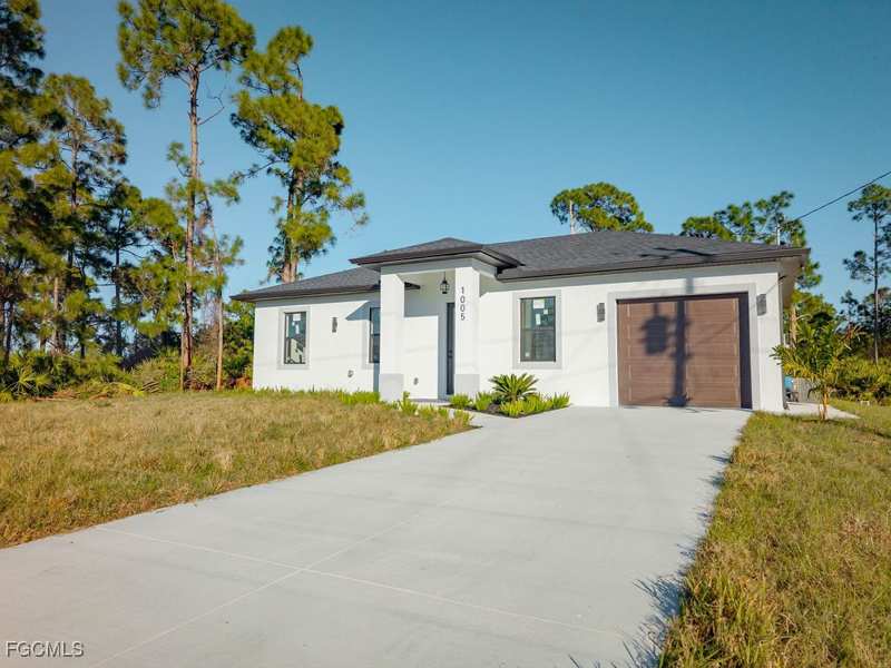 3 bedroom SingleFamilyResidence at 1005 Brenton Ave, Lehigh Acres, Lehigh Acres — photo 1