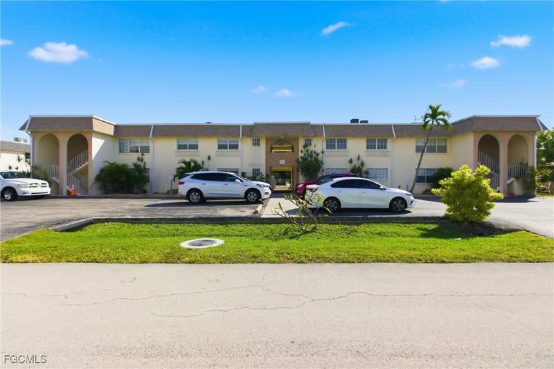 2 bedroom Condominium at 4931 Vincennes Ct 4, Kent II Condo, Cape Coral — photo 2
