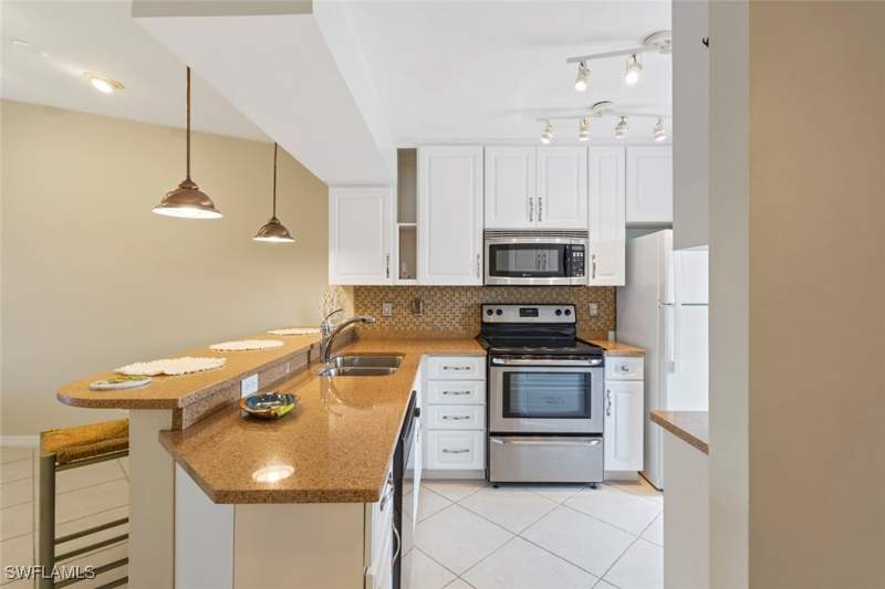 2 bedroom Condominium at 1305 Mainsail Dr 1013, Mainsail, Naples — photo 2