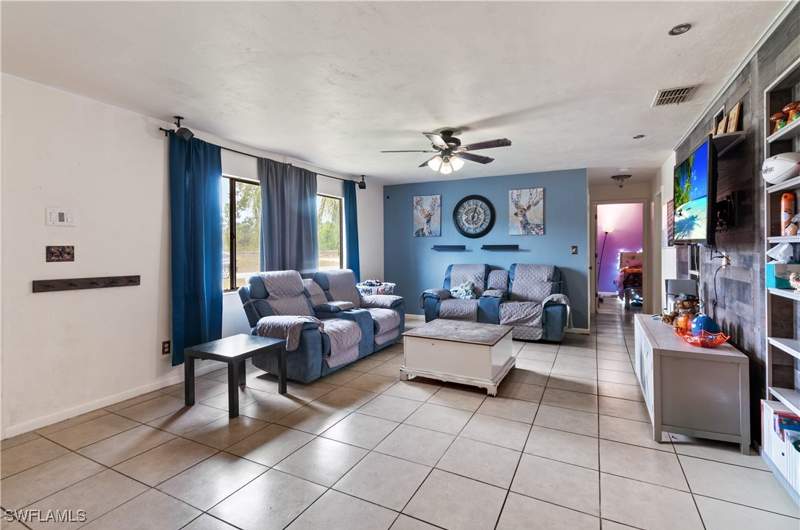 3 bedroom SingleFamilyResidence at 404 Irving Ave, Lehigh Acres, Lehigh Acres — photo 4