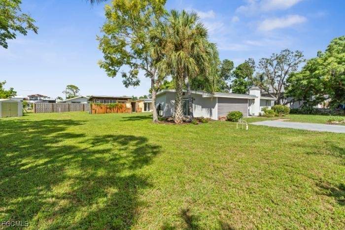 3 bedroom SingleFamilyResidence at 4970 Riverside Dr, Estero River Heights, Estero — photo 3