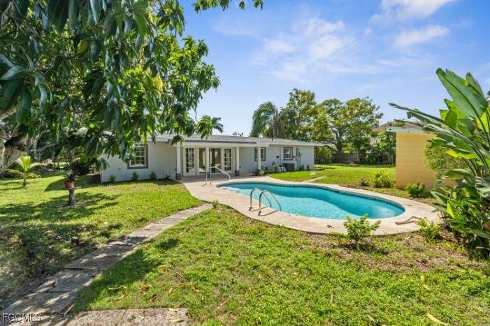 3 bedroom SingleFamilyResidence at 4970 Riverside Dr, Estero River Heights, Estero — photo 4