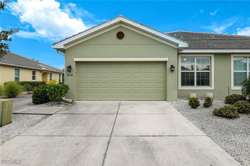 3 bedroom Attached at 10436 Peso Del Rio Dr, Lucaya, Fort Myers — photo 2