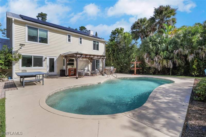 5 bedroom SingleFamilyResidence at 5092 Boxwood Way, Logan Woods, Naples — photo 2
