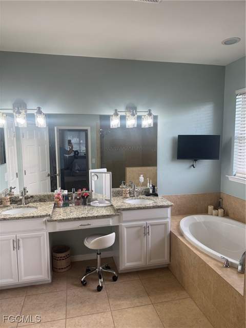 2557 Ashbury Cir, Cape Coral FL - photo 9 of 24