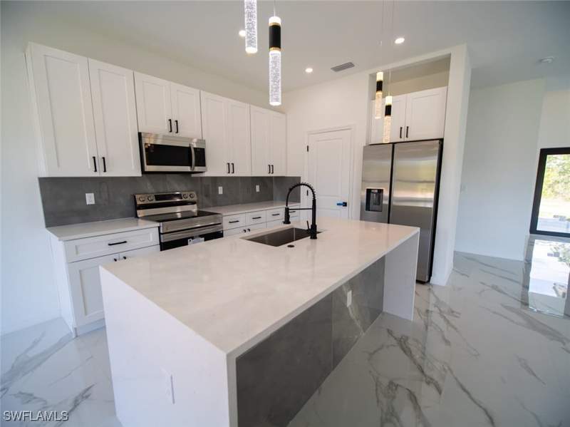 3 bedroom SingleFamilyResidence at 1515 Cortez Ave, Lehigh Acres, Lehigh Acres — photo 3