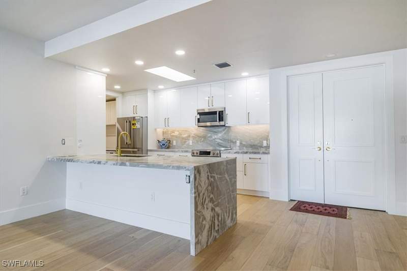 2 bedroom Condominium at 780 5th Ave S 305, Olde Naples, Naples — photo 5
