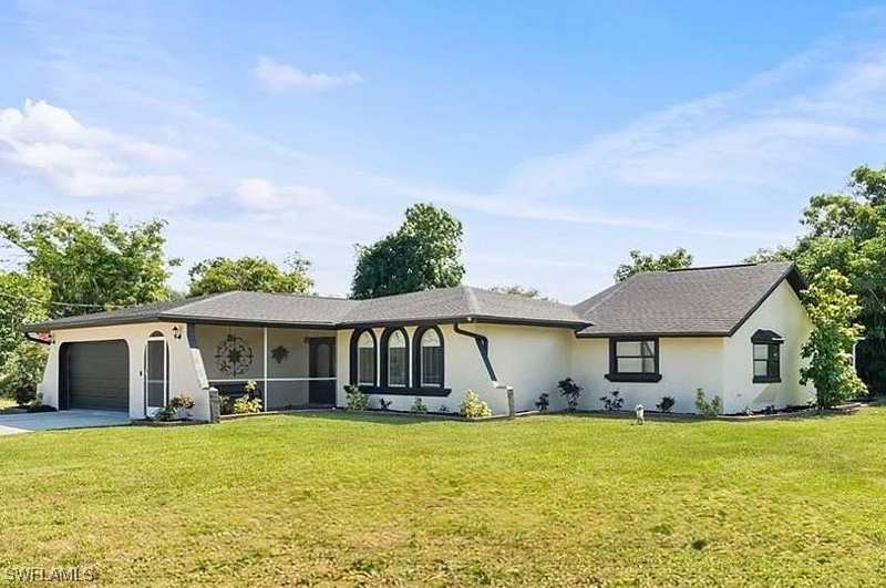 4 bedroom SingleFamilyResidence at 3042 Mango St, Barden Subdivision, Fort Myers — photo 1