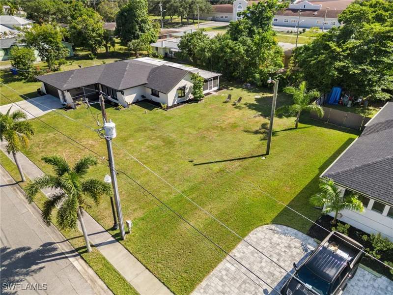 4 bedroom SingleFamilyResidence at 3042 Mango St, Barden Subdivision, Fort Myers — photo 3