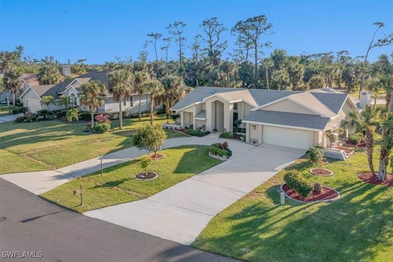 5 bedroom SingleFamilyResidence at 16651 Bobcat Ct, The Forest, Fort Myers — photo 2