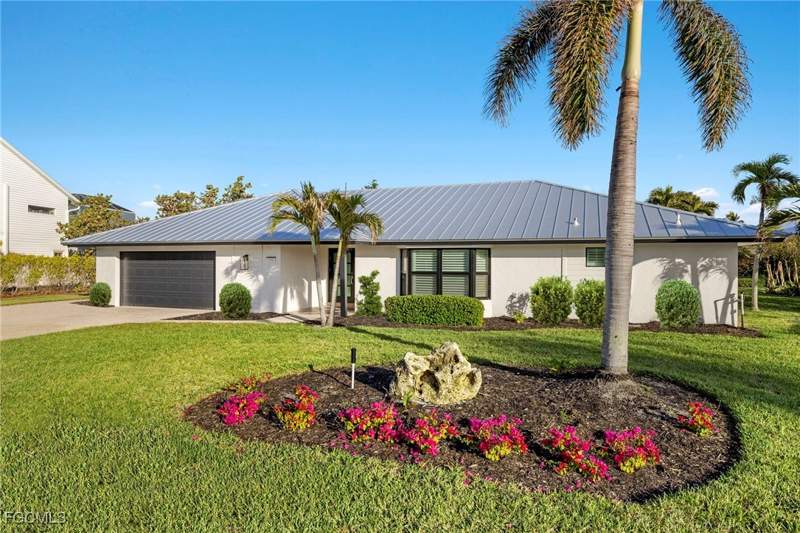 4 bedroom SingleFamilyResidence at 930 Kings Crown Dr, Shell Harbor, Sanibel — photo 2