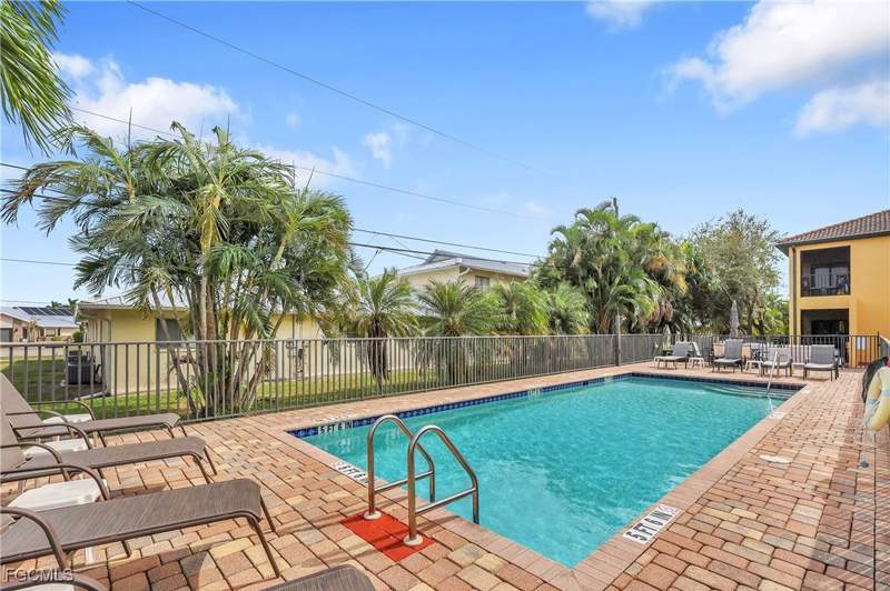 2 bedroom Condominium at 4921 SW 16th Pl 201, Bellagio Gardens, Cape Coral — photo 2