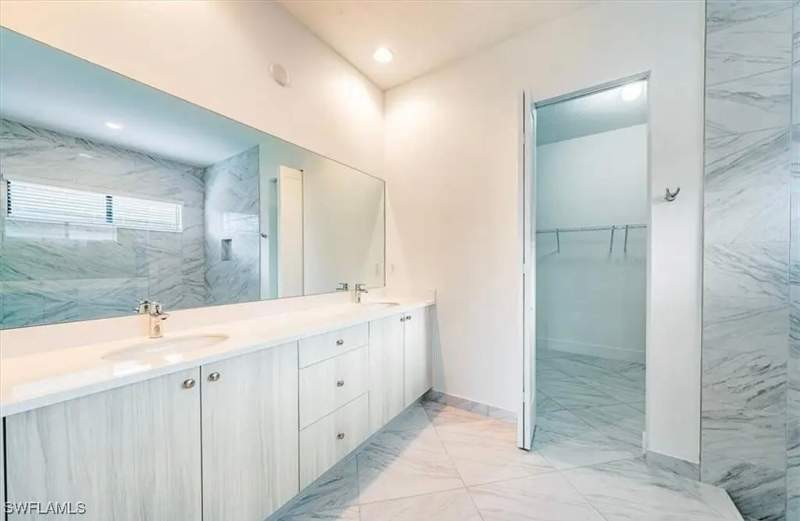 5 bedroom SingleFamilyResidence at 5048 Gambero Way, Maple Ridge, Ave Maria — photo 2