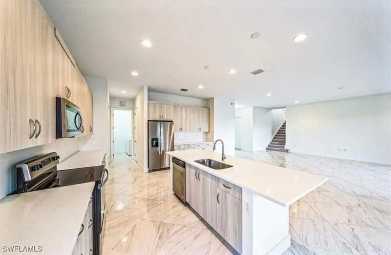 5 bedroom SingleFamilyResidence at 5048 Gambero Way, Maple Ridge, Ave Maria — photo 5