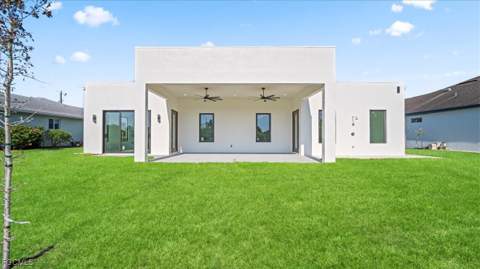 526 SE 4th St, Cape Coral FL - photo 9 of 50