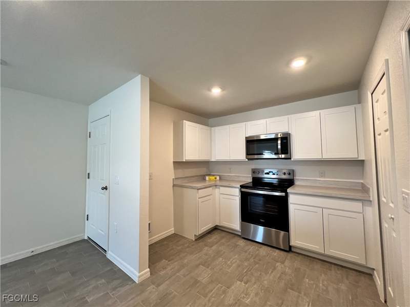 3 bedroom SingleFamilyResidence at 3401 NE 8th Pl, Cape Coral, Cape Coral — photo 2