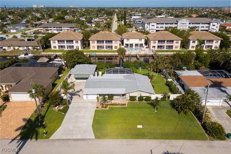 3 bedroom SingleFamilyResidence at 5128 York Ct, Yacht Club, Cape Coral — photo 1