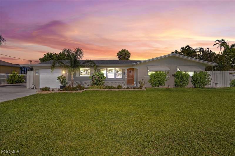 3 bedroom SingleFamilyResidence at 5128 York Ct, Yacht Club, Cape Coral — photo 2