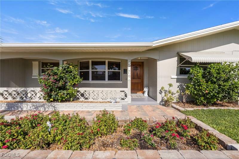 3 bedroom SingleFamilyResidence at 5128 York Ct, Yacht Club, Cape Coral — photo 4