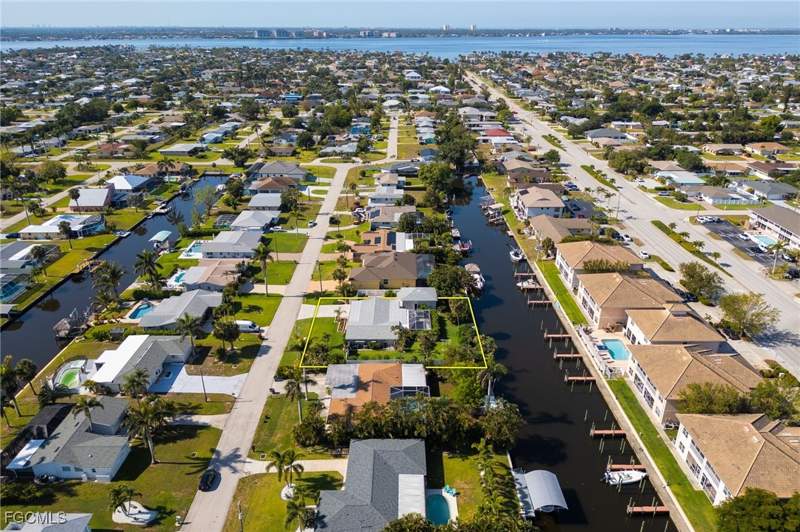 3 bedroom SingleFamilyResidence at 5128 York Ct, Yacht Club, Cape Coral — photo 5
