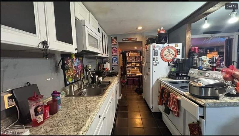 3 bedroom SingleFamilyResidence at 2184 Coronet St, Trailwinds, Fort Myers — photo 5