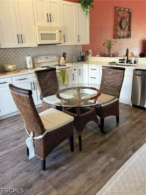 13120 Cross Creek Blvd 208, Fort Myers FL - photo 7 of 44