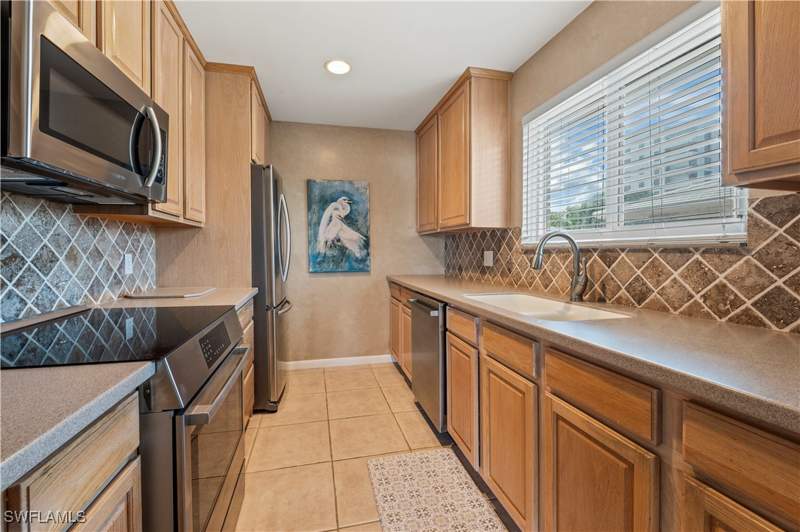 2 bedroom Condominium at 2500 Gulf Shore Blvd N N4, Yacht Harbor Manor, Naples — photo 2