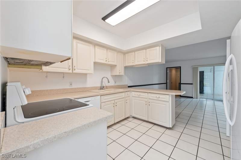 3 bedroom Townhouse at 494 Bristle Cone Ln 48, Ironwood, Naples — photo 4
