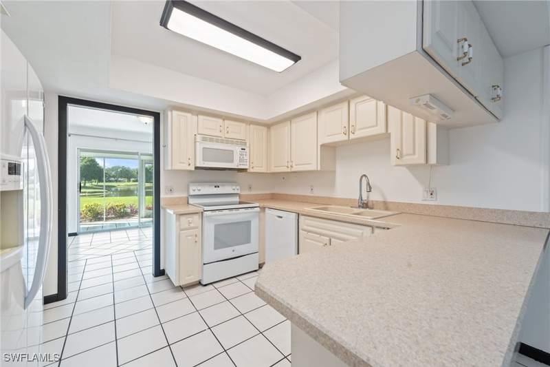 3 bedroom Townhouse at 494 Bristle Cone Ln 48, Ironwood, Naples — photo 5